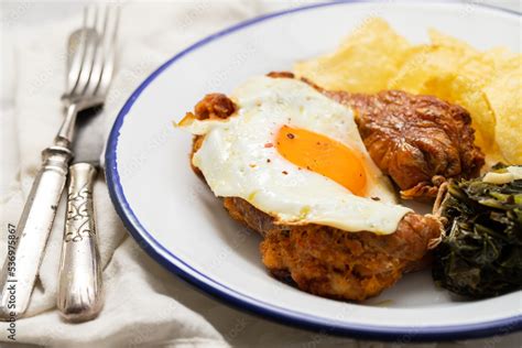 alheira frita|Deep Fried Portuguese Alheira Sausage With Egg • Alheira de。